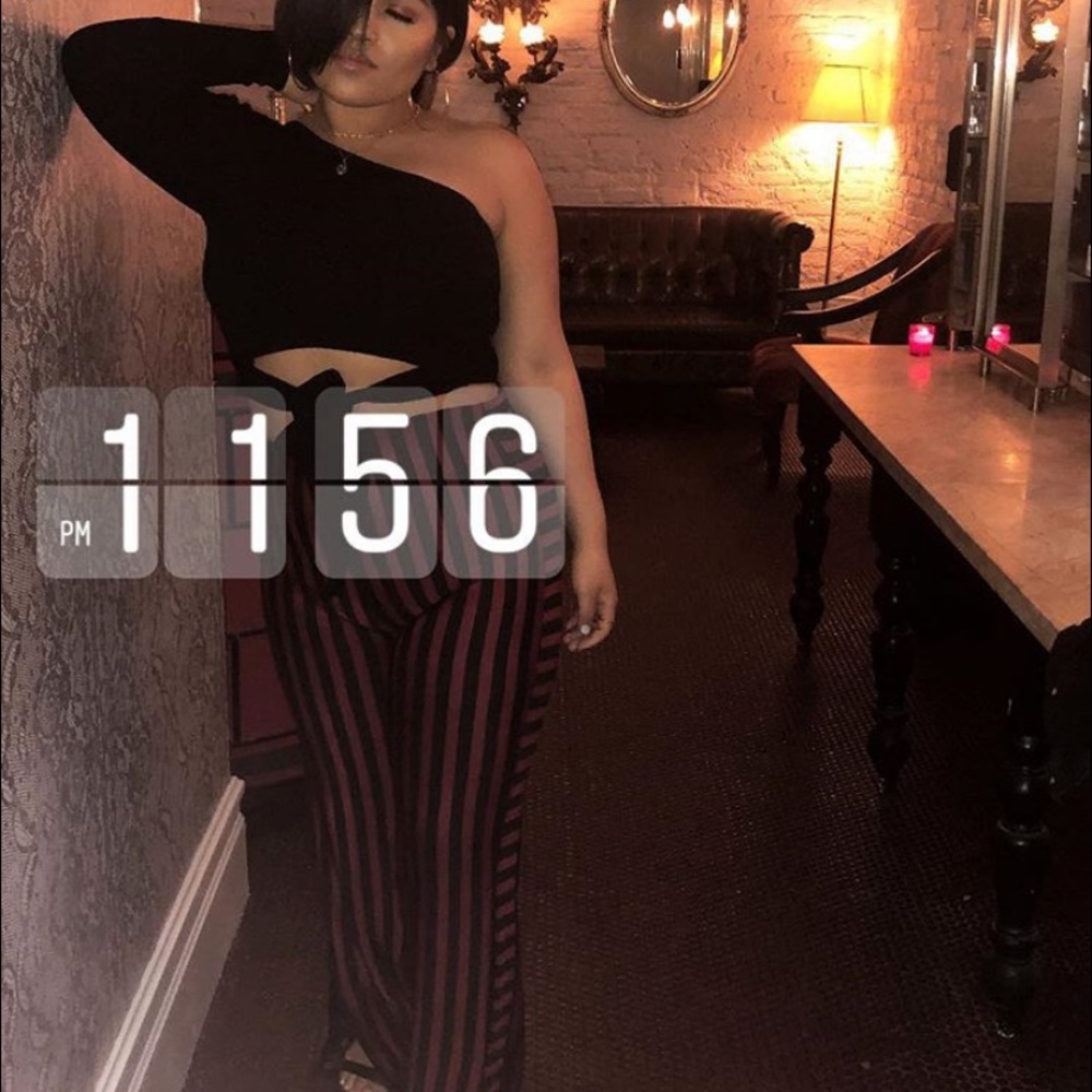 One sleeve crop top